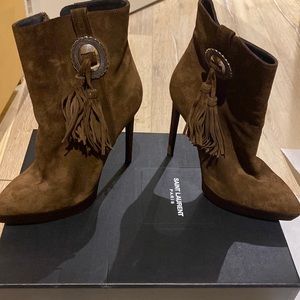 Beautiful Saint Laurent bootie worn several times. In excellent condition.